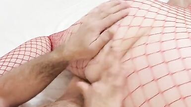 金发碧眼的美女被爸爸的鸡巴填满了她的阴道 - 14 image