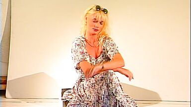 MIlf im hohen alter noch beim Sex Casting - 2 image