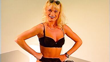 MIlf im hohen alter noch beim Sex Casting - 9 image