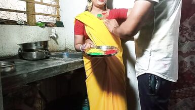 HOLI Par Sexy Bhabhi ko Color Lagakar Kitchen Stand Par Khood Choda