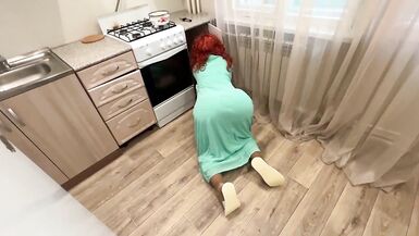 Mom with a big ass satisfied her son with her anal in the kitchen - 4 image