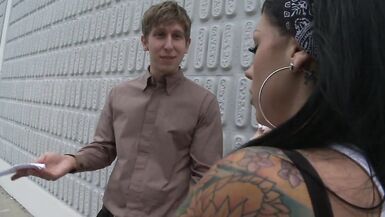 Bite dure inexpérimentée pour Milf avec gros seins en chaleur !!!