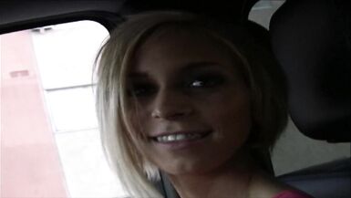 Blonde Schoenheit wird gefickt und das Arschloch massiert - 3 image