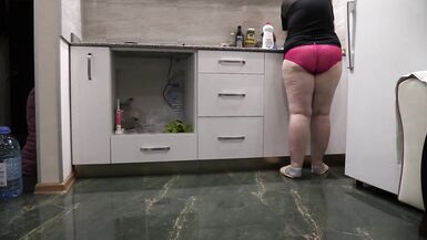 Mutfakta kırmızı külot olgun bbw milf - 14 image
