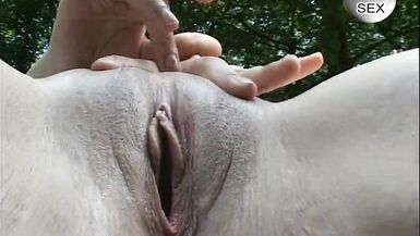 MILF Rata mostra-se no parque - 11 image