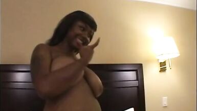 Sexy desired black chick  fucking Moe in the motel on the huge bed - 3 image