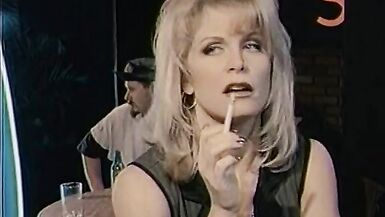 Regarder une milf sucer et lécher la chatte dune autre fille