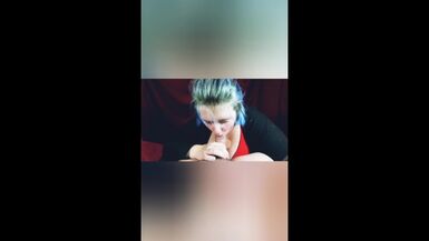Jelissa se pinta los labios en la polla, mamada descuidada con corrida - 1 image
