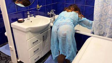 Milf washes the bath and waits for her thong to be removed and anal sex will be engaged