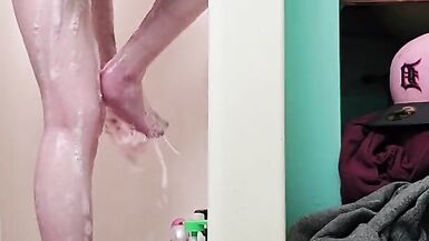 Baiser mon gode sous la douche