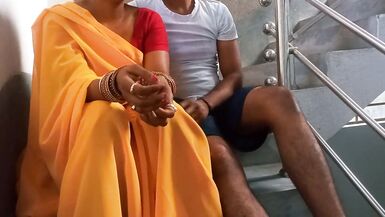 Roshani Bhabhi Ko Sidiyo Par Choda Khade Khade jab Unka Bhaiya Se Jagda hua - 2 image