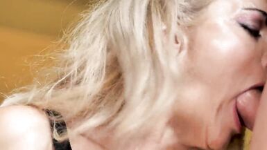 意大利夫妇喜欢在早晨做爱