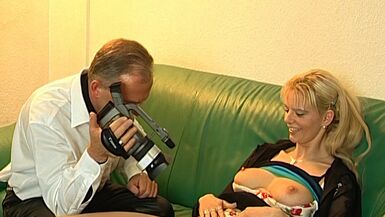 Le pari de la baise avec ma voisine - merci de ne pas regarder la vidéo - 1 image