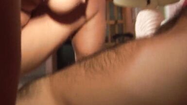 arsız milf kanepede tecrübesiz bir aygırı sikiyor - 8 image