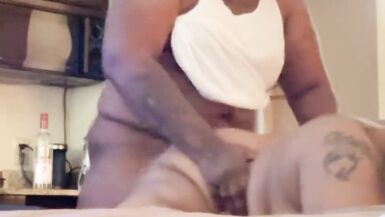 Mon frère a perdu un pari quil a payé avec sa femme. - 5 image