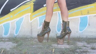Foot fetish outdoors Hot milf in high heels - 11 image