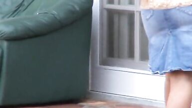 Blond mom with perfect melons is seducing pool boy for sex on the kitchen - 2 image