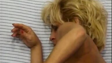 Versute Milf Tamara fickt mit Udo dem Taxifhrer umnicht zu bezahlen - 4 image