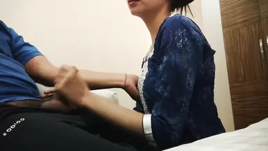 Indian Desi Bhabhi seduces electrician while he is repairing. Pussy fuck hard in hindi audio Repair waale ne kiya