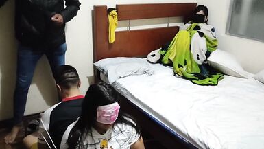 Entramos en una casa y Sugar estaba allí con sus dos esposas, acabamos follándonos a las dos esposas. - 5 image
