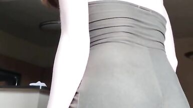 Sexy redhead milf twerking - 2 image