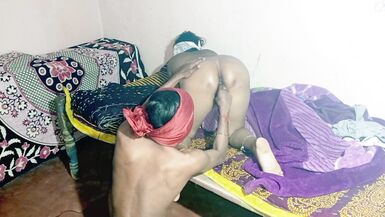 So Rhi Bhabhi Ko Devar Ne Jabardasti Choda - Devar scopa con Bhabhi quando il fratello è in servizio notturno - 11 image