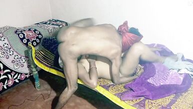 So Rhi Bhabhi Ko Devar Ne Jabardasti Choda - Devar scopa con Bhabhi quando il fratello è in servizio notturno - 7 image