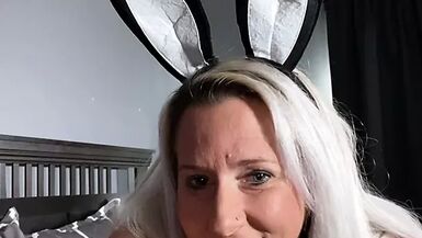 Amateur Slut wife fucking pussy with toy