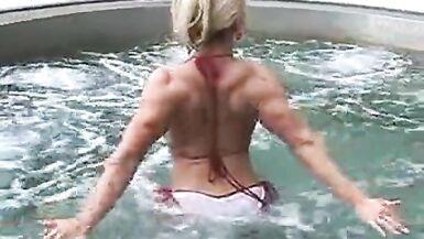 Melissa Dettwiller dans la piscine