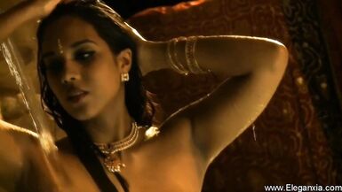 Danseuse MILF exotique de lInde