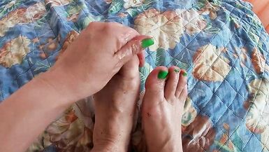 Fußmassage wird zur Masturbation - 11 image