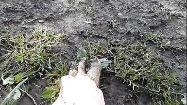 hiking barefoot in the mud, getting very dirty feet, feet fetish only ! - 15 image