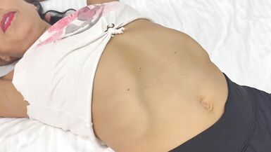 La belle-mère aide à faire les devoirs avec ses lèvres de Latina. Commandez votre propre vidéo personnalisée, faite spécialement pour votre visionnage privé. - 4 image