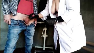 Linfirmière MILF aux seins naturels aime mon sperme