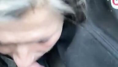 Ateşli milf oral seks yapar ve büyük yükü yutar - 2 image