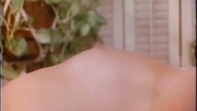 Une femme de ménage blonde et sexy se fait lécher la chatte par une brune - 9 image