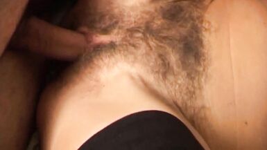 La MILF sa come godersi il cazzo in una scena amatoriale italiana - 9 image