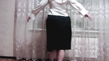 Mature bbw MILF fucking huge dildo shaking big ass.