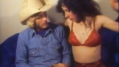 Randy chcik gets her cunt fucked - 2 image