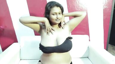 Desi Solo Indian Big Boobs Dolly Bhabi Seduce Herself - 3 image