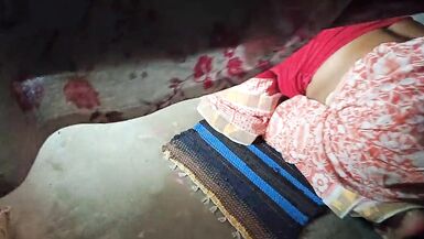 Palang Ke Niche Pasi Huyi Aunty Ko Masti Me Pel Diya