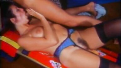 Lusty brunet with curvy body gives sloppy wet head on her back - 6 image