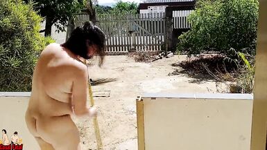 Nude housewife cleaning the balcony - 3 image