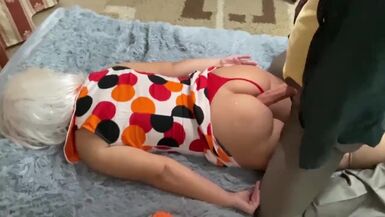 Milf spread her ass to make it easier to have anal sex - 1 image