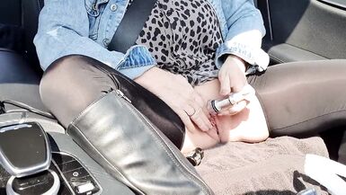 A minha mulher nunca se aborrece durante uma viagem de carro - 9 image
