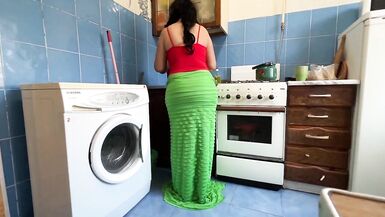 Big ass MILF turns him on when he wants to put a cock in her - 3 image