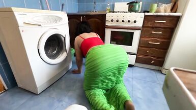 Big ass MILF turns him on when he wants to put a cock in her - 4 image