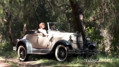 Deux filles en chaleur baisant avec un inconnu dans la nature