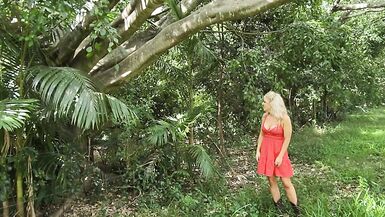 BLONDE COUNTRY BABE GETS FUCKED OUTDOORS