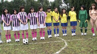 Asiatisches Fussballtraining artet zur harten sexorgie aus - 1 image
